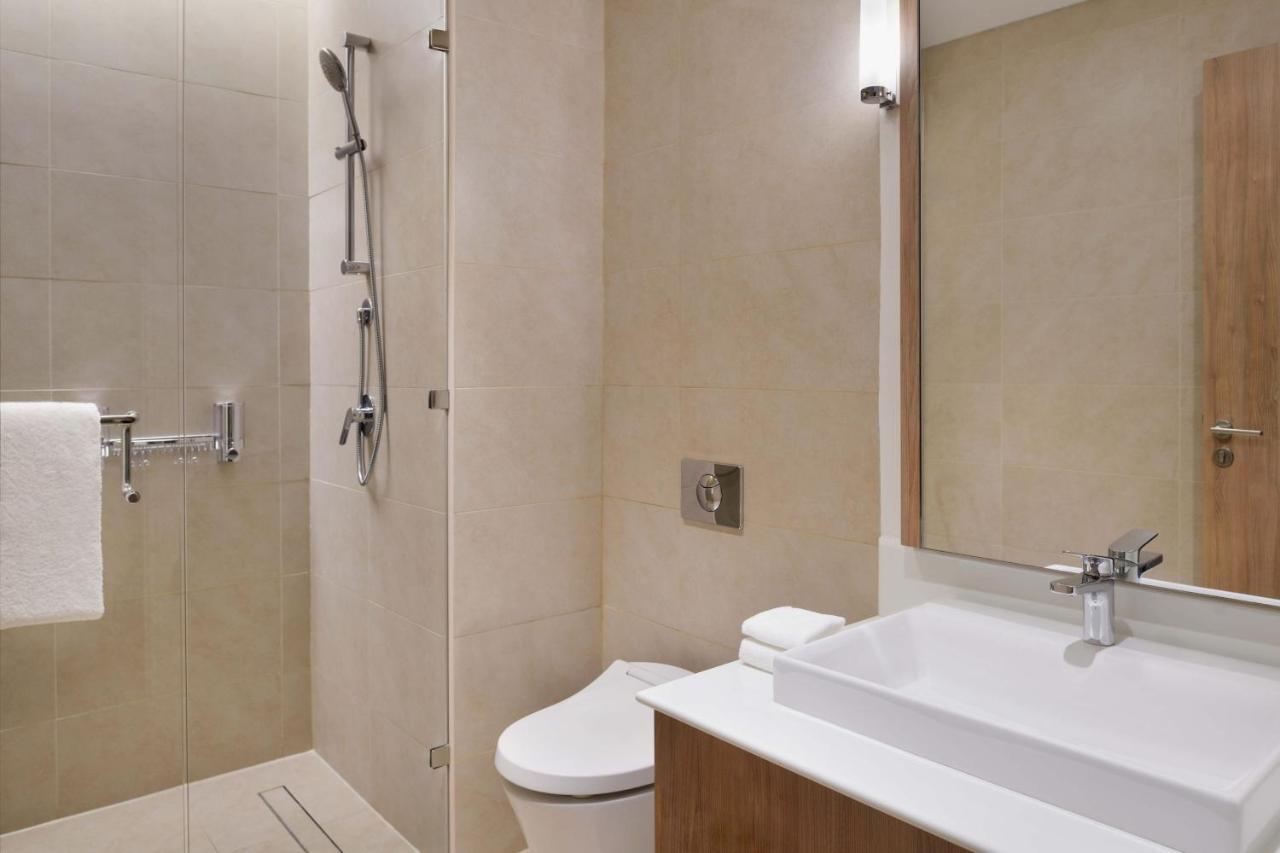 Element By Westin City Center 多哈 外观 照片 A bathroom in a hotel