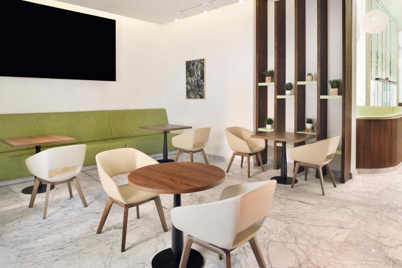 Element By Westin City Center 多哈 外观 照片 The lounge at the airport